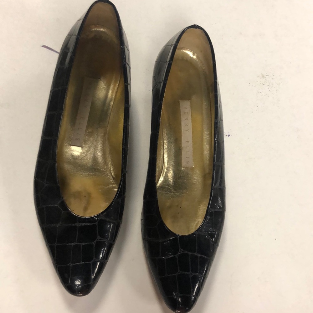 Perry Ellis kitten heels
